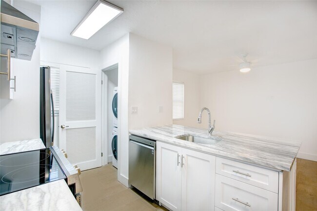 Photo - 530 S Federal Hwy Unit 8