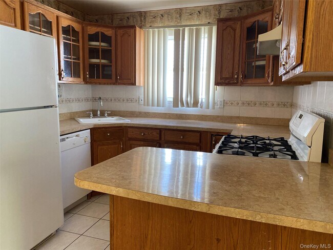 231-24 Lansing Ave