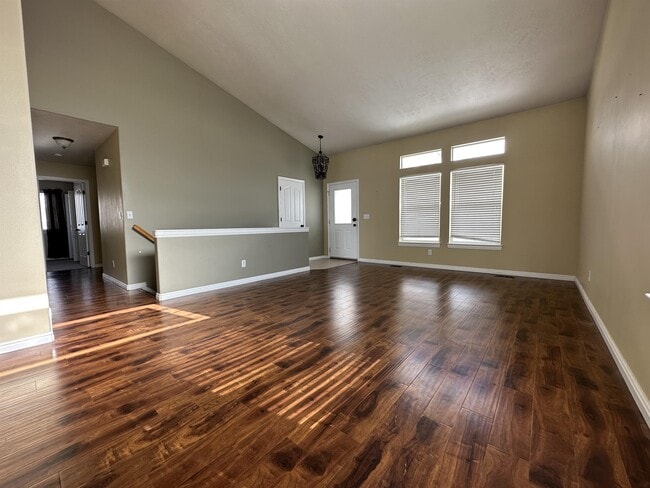 Photo - 113 Manilla Dr