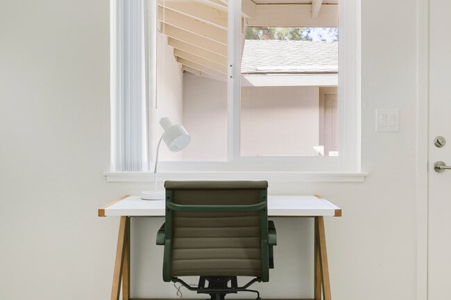 Photo - 848 Jordan Ave Unidad FL2-ID2091