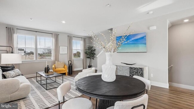 Photo - 107 Lakota St