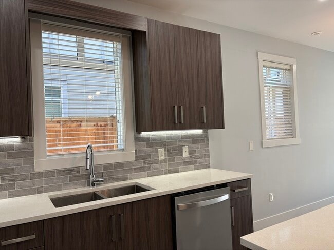 Photo - 1015 Stockwell Ave