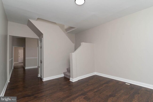 Photo - 551 E 38th St