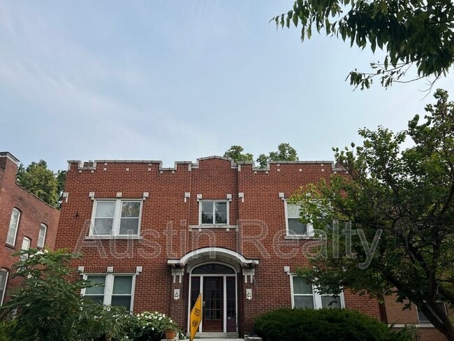 Building Photo - 4443 Pershing Ave Unit 2E