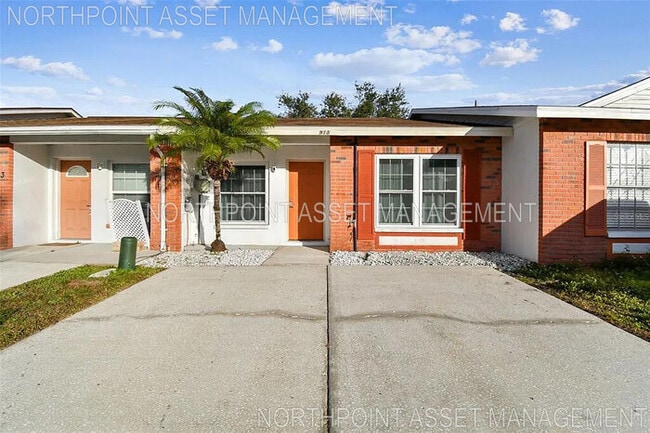 Building Photo - Stylish 2-Bedroom, 2-Bath Home in the Hear...