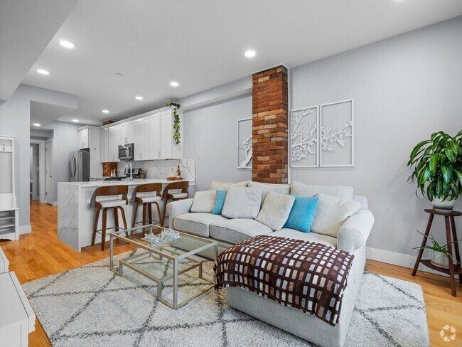 Building Photo - 154 Lexington St Unit 2 Rental