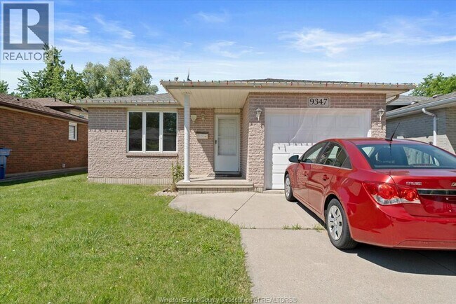 Photo - 9347 Tamarack St