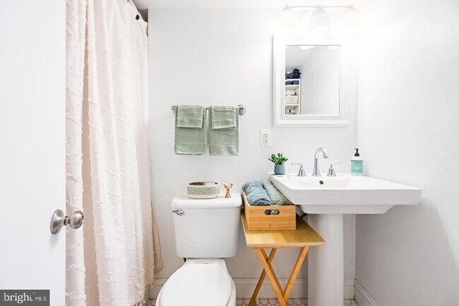 Photo - 1701 16th St NW Unit 204