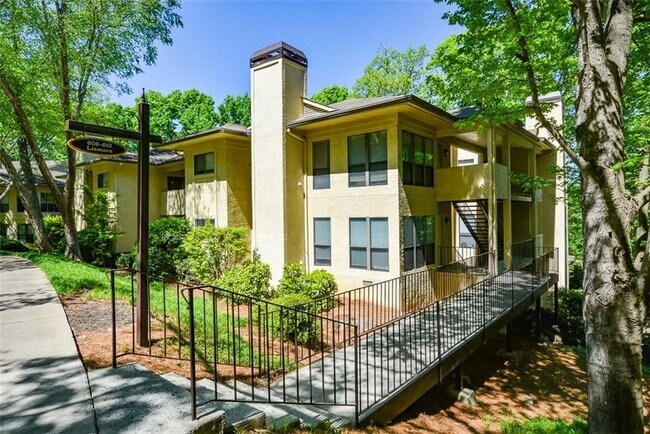 607 Lismore SE