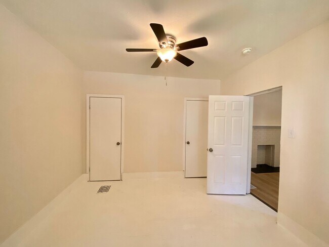 Photo - 3-4 Division Street Unidad 4 Division Street