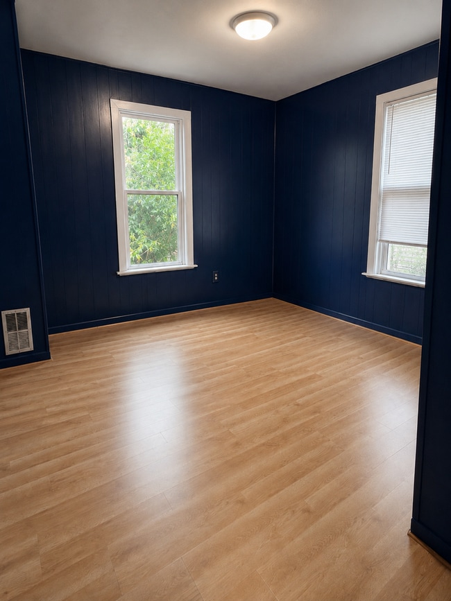 Photo - Town House: 2 bedroom & 1 bathroom