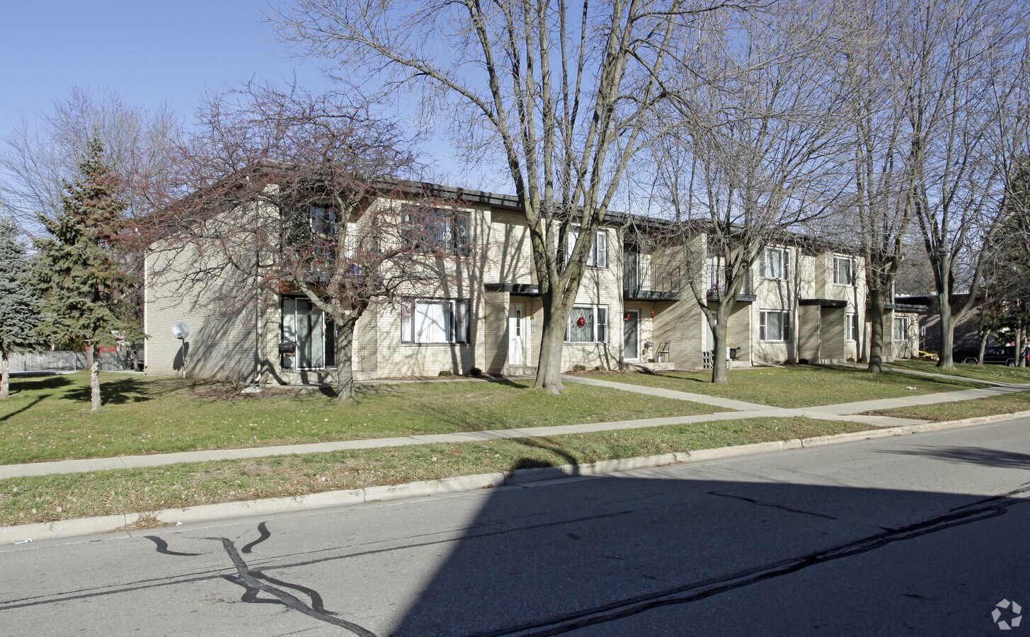 Photo - 1802-1806 Lake Point Dr Apartments