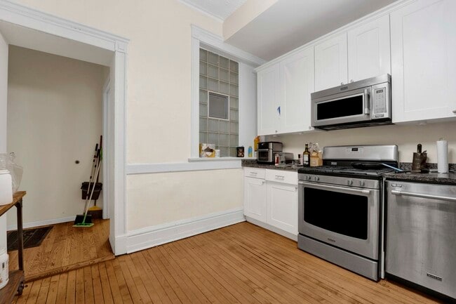 Photo - 2522 N Burling St Unit 2522 N Burling