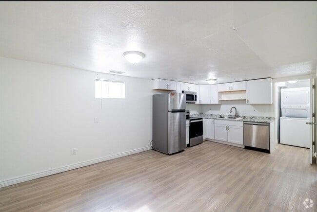 Building Photo - 174 7th St Unit 174 E 7th St #B Rental