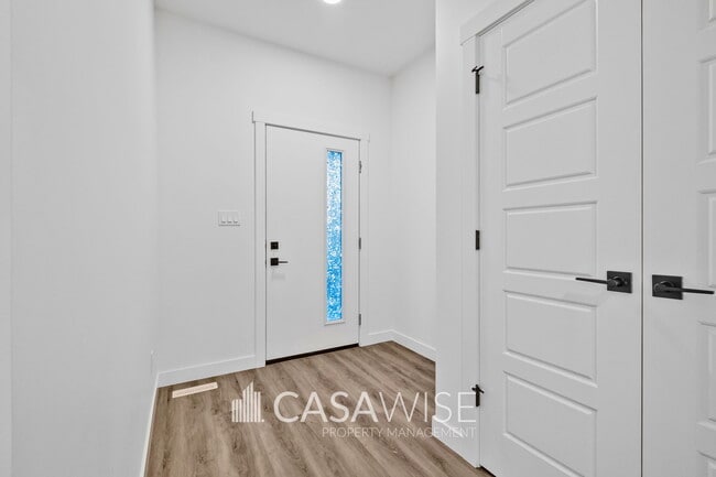 Photo - 17314-1736a 6a St NE