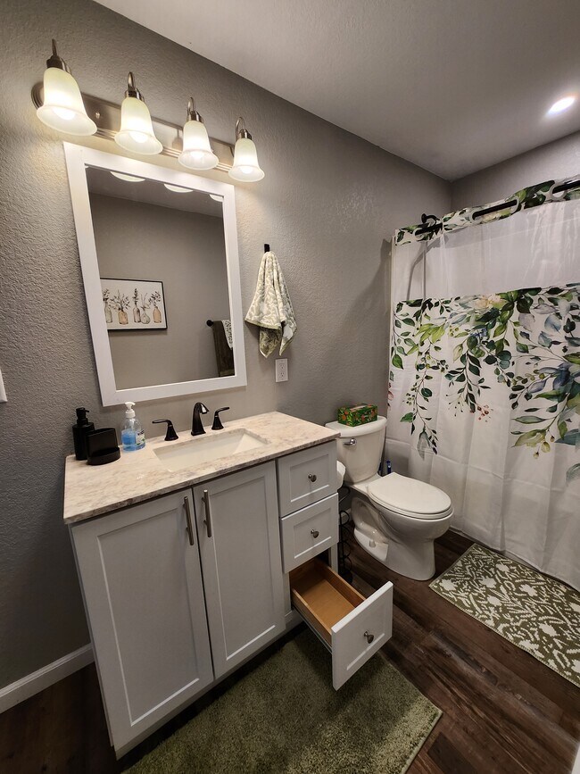 Photo - 450 Platt St