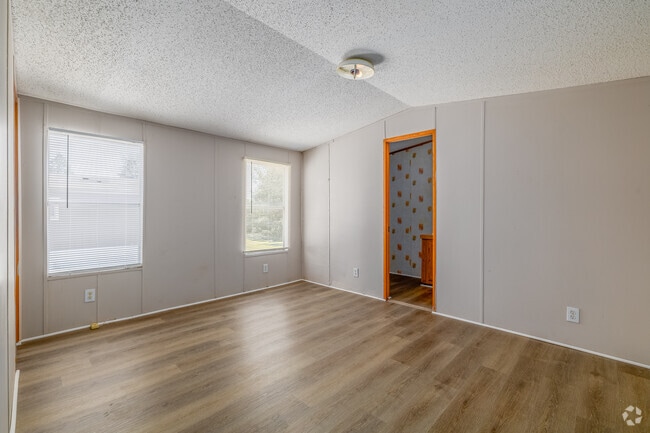3BR, 2BA - 1,000SF - Primary Bedroom - Boulder Trails