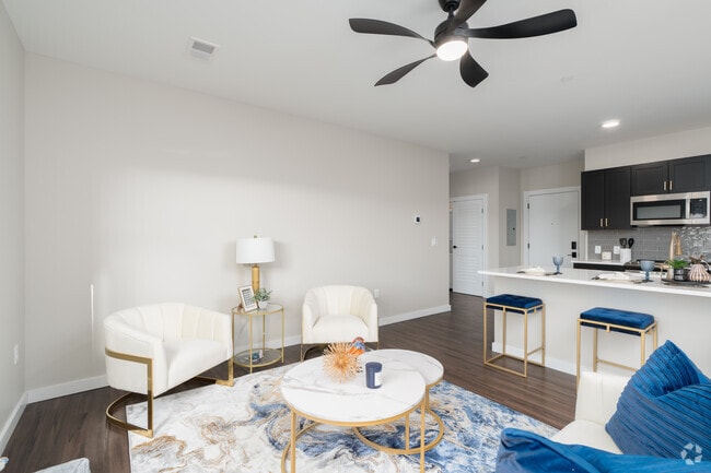 1BR, 1BA - 716SF - Living Room - Station on Main