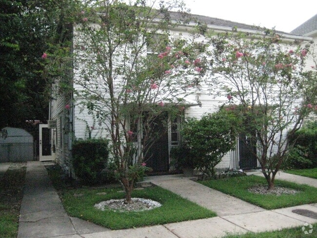 Building Photo - 7830 Hampson St Unit 7830 Hampson Street Rental