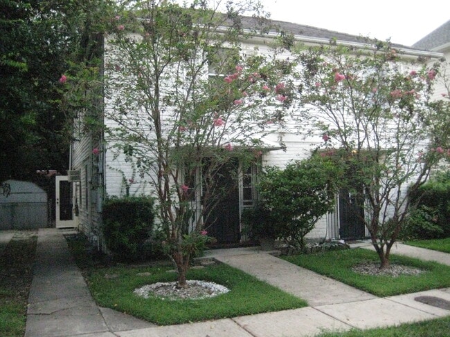 Building Photo - 7830 Hampson St Unit 7830 Hampson Street Rental