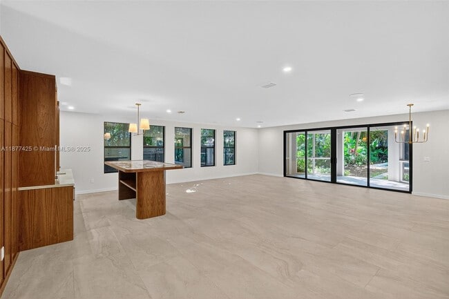 Photo - 2330 Overbrook St