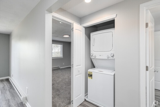 2BR, 1BA - 850SF - Laundry