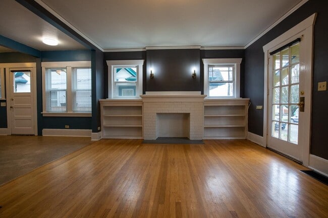 Building Photo - 724 NE 19th Ave Rental