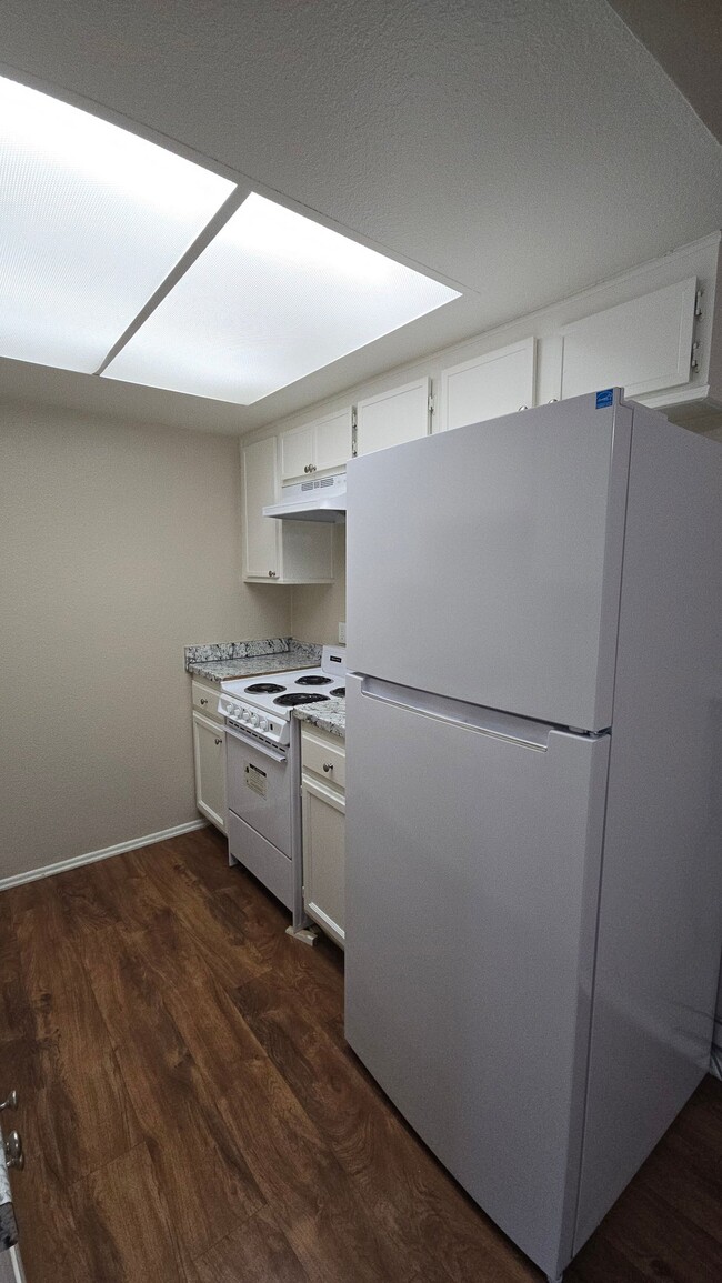 Photo - 2050 S Euclid Ave Unidad 202