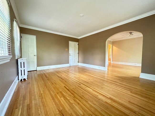 Photo - 2320 E 2nd St Unit 2 (Upper)