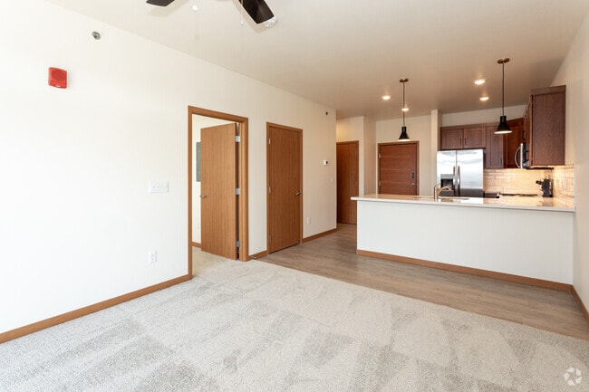 1BR, 1BA - 691SF