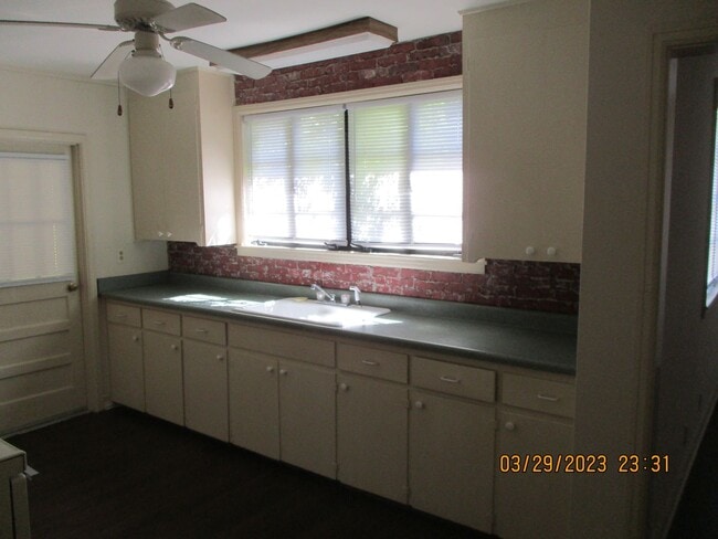 Photo - 1009 W Society Ave