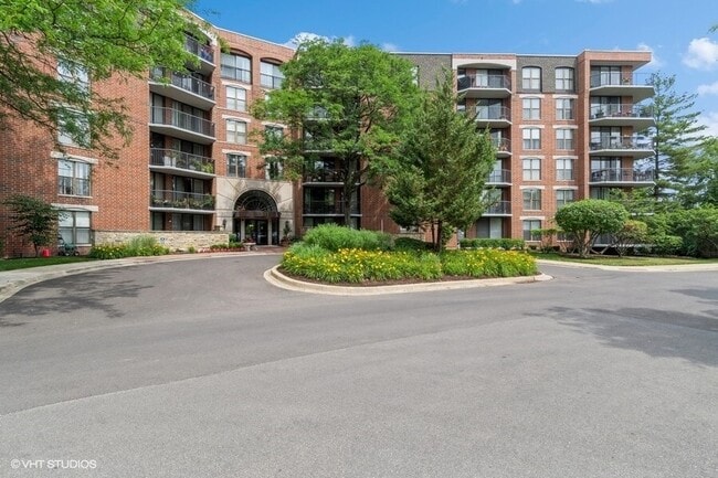 Building Photo - 511 Aurora Ave Unit 602
