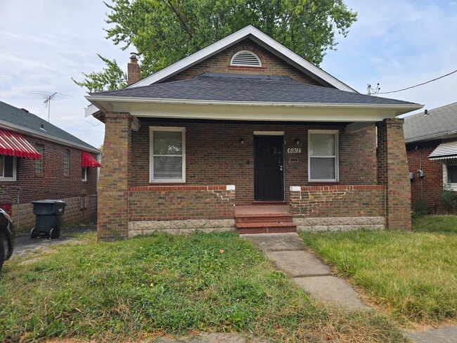 Building Photo - A Perfect Place to Call Home on Greenway Ave