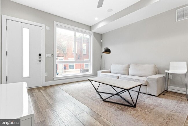 Photo - 1640 Edgley St