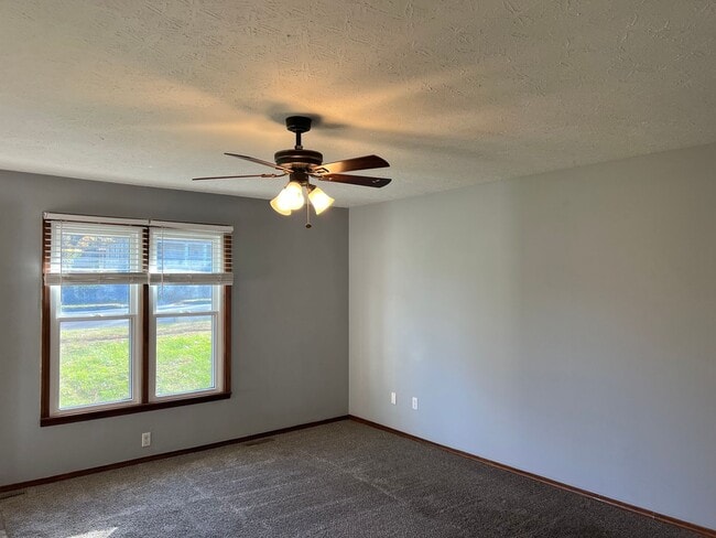 Photo - AVAILABLE NOW! Walking Distance to Silver Springs Park