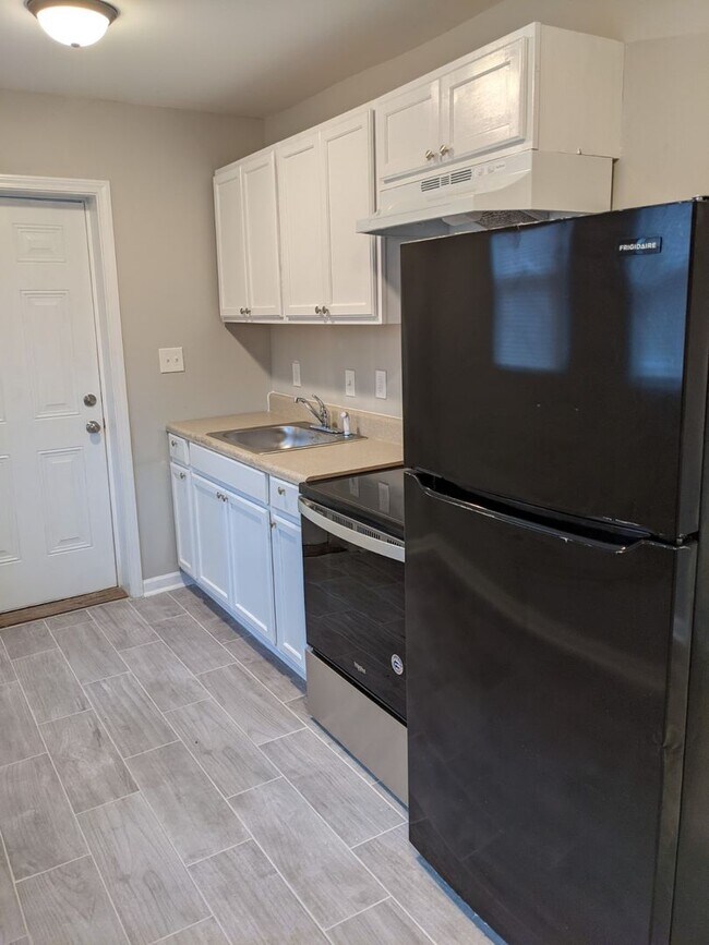 Building Photo - 950 Ira St SW Unit B Rental