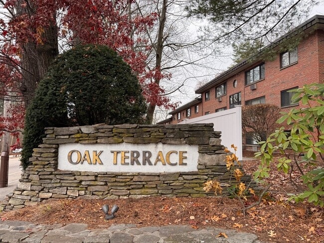 Building Photo - 1325 Worcester Rd Unit D8