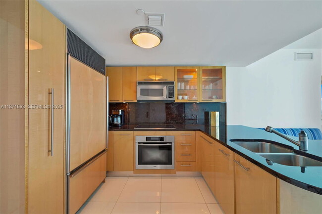 6801 Collins Ave Unit 1204