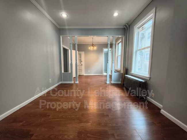 Photo - 127 N 12th St