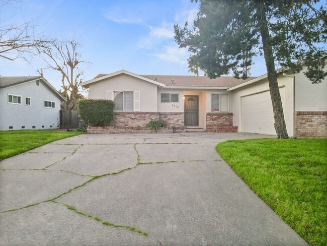 Photo - 3 Bedroom 2 Bathroom House For Rent!