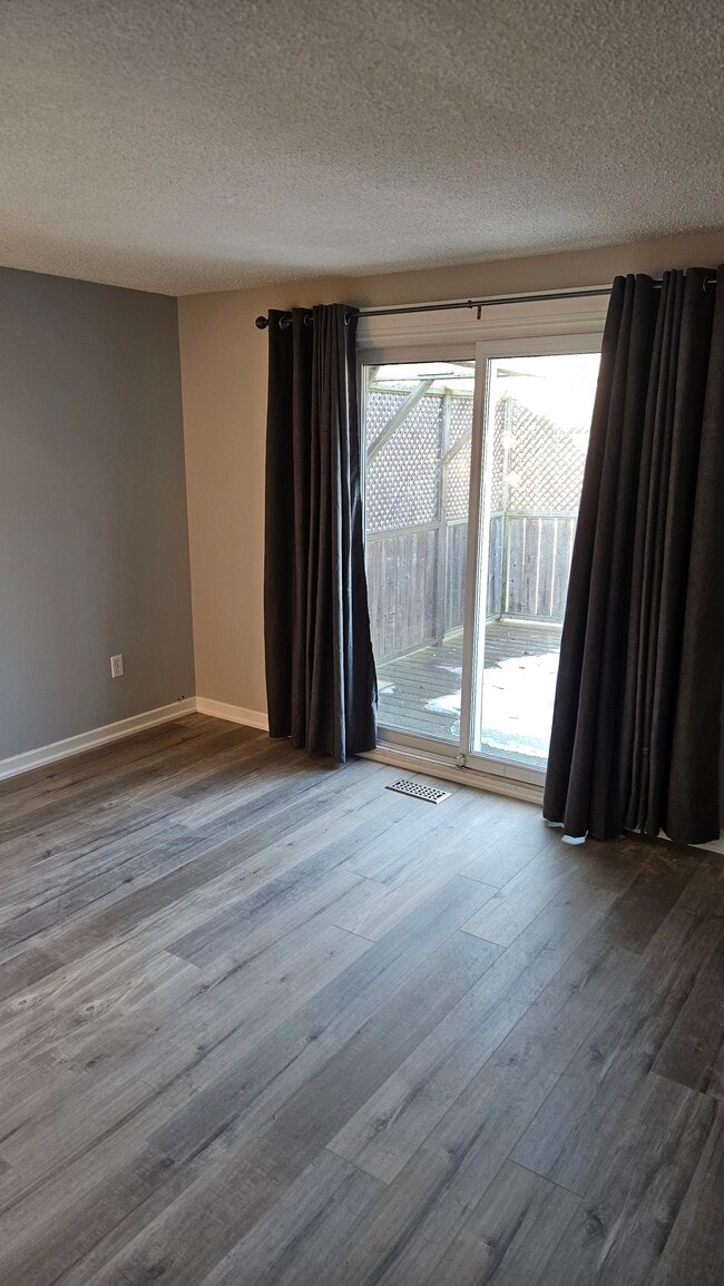 Photo - 142 Guildwood Dr