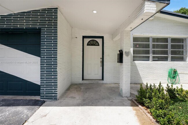 Photo - 700 SW 67th Ave