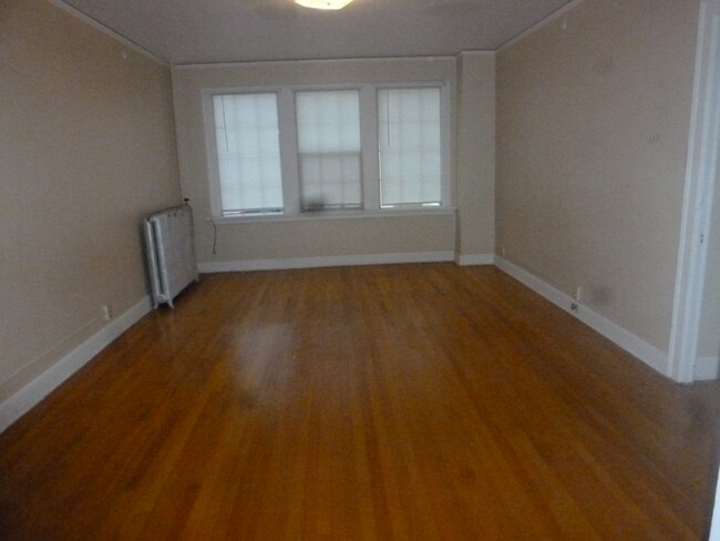 Building Photo - 440 N Park Ave