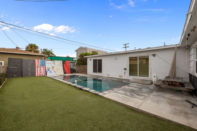 Photo - 6233-6235 Dorothy Dr