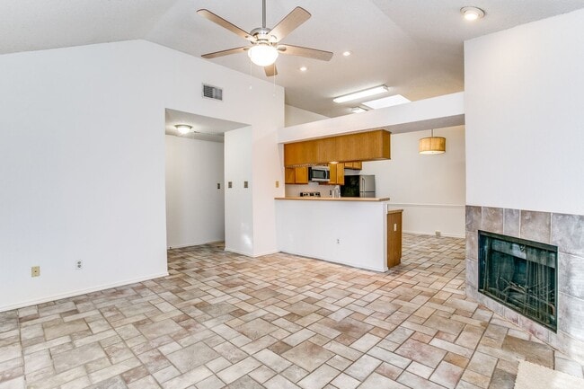 3 Bedroom Duplex in Coppell – Private Back... - 3 Bedroom Duplex in Coppell – Private Back... House