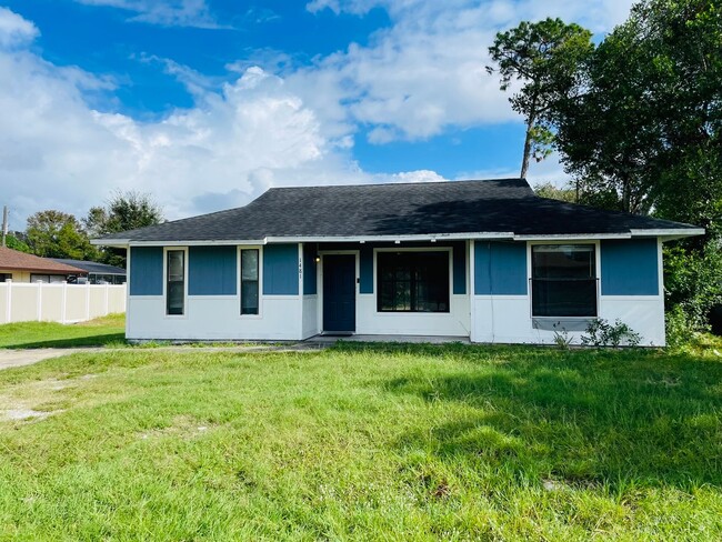 1/2 MONTH FREE RENT! 3/2 House in Deltona - 1/2 MONTH FREE RENT!  3/2 House in Deltona