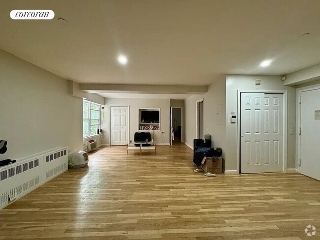 Building Photo - 754 E 6th St Rental