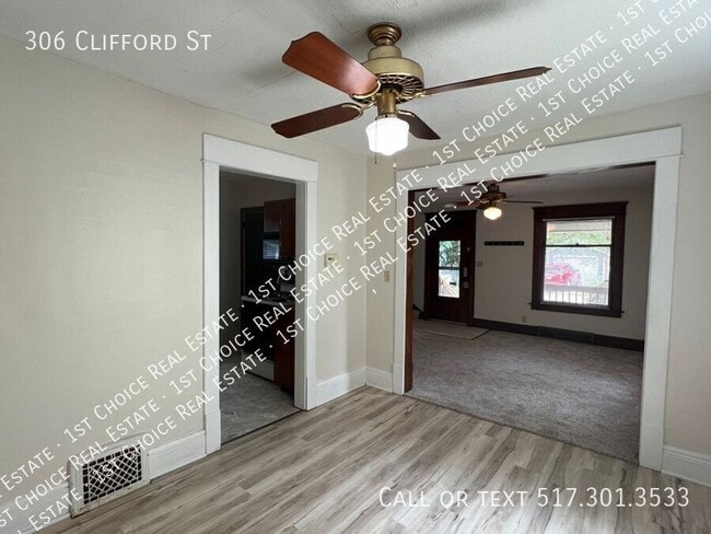 Photo - 306 Clifford St