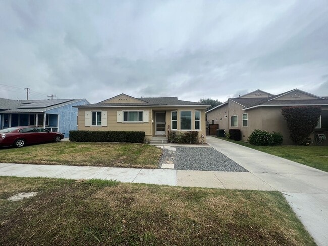 Photo - 3928 Carfax Ave
