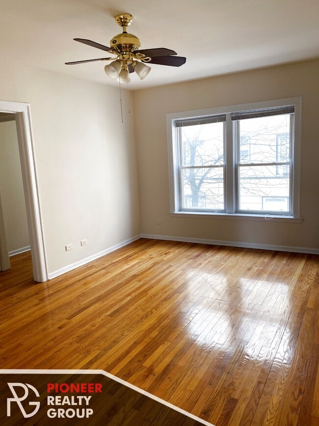 Photo - 3921 N Pine Grove Ave Unit 3914-3W